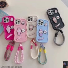 Coque Labubu en tissu avec dragonne pour iPhone